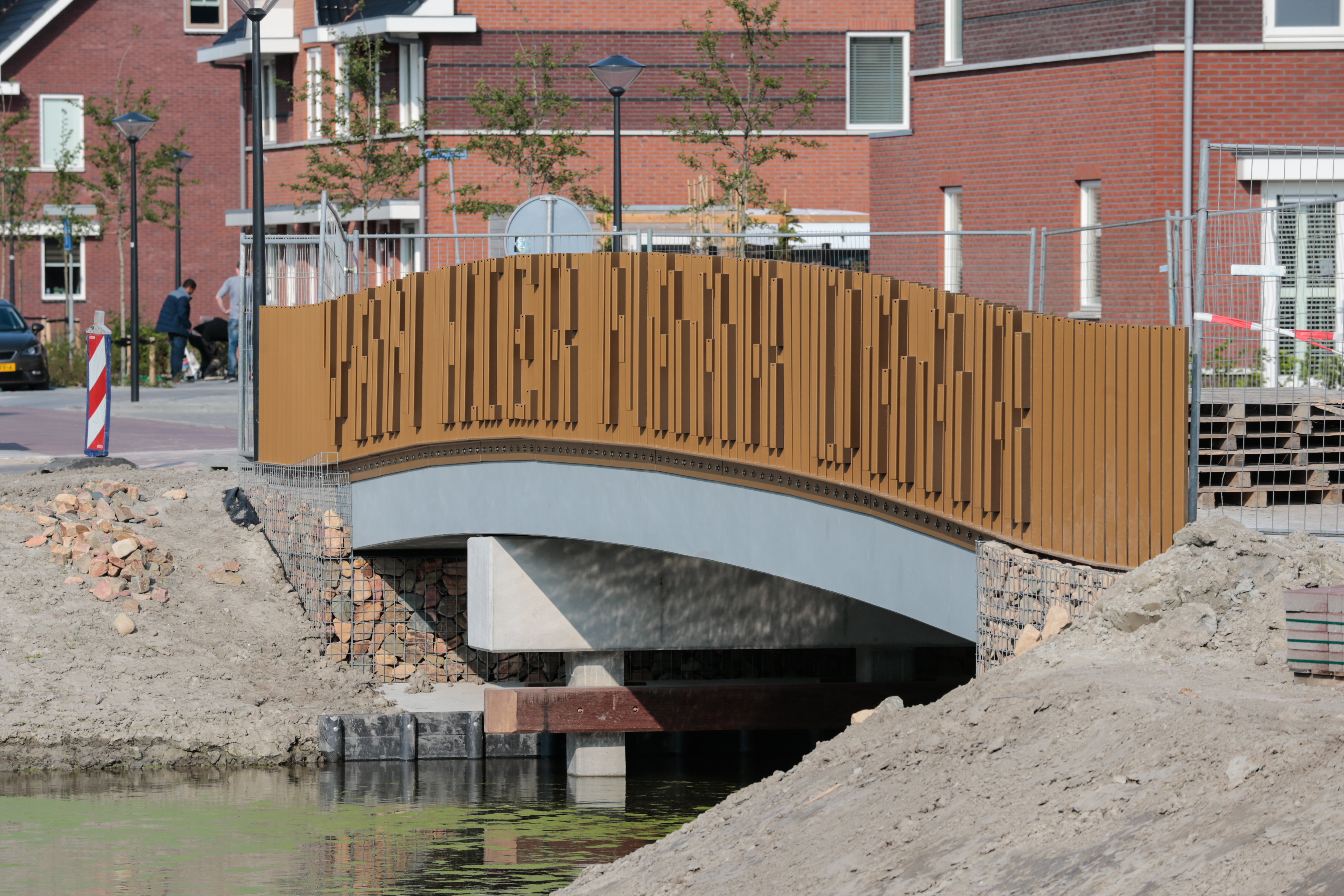 Nieuwe kunstbrug in de Bangert en Oosterpolder